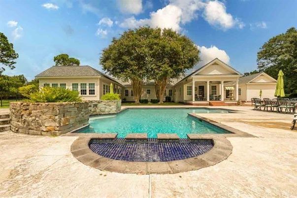 Exterior, Pool