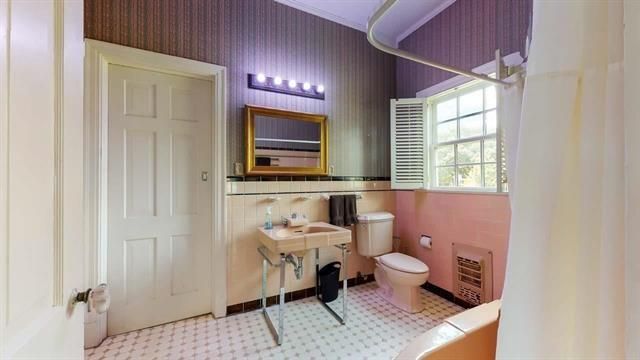 Bathroom, Interior, Tile Countertops