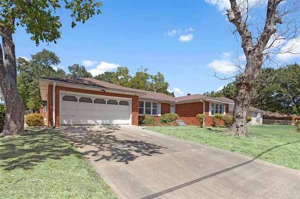 Attached, Exterior, Facade, Brick Facade, Solar Panels, Ranch