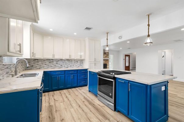 Interior, Kitchen, Pendant Lights, Recessed Lighting, Wood Texture Flooring