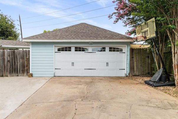 Detached Garage, Exterior