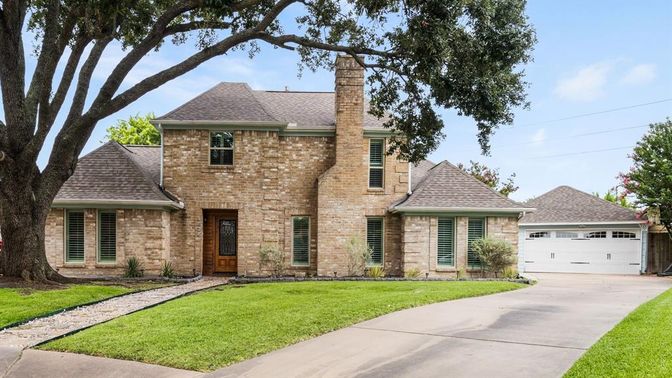 Attached, Detached Garage, Exterior, Facade, Brick Facade, French Provincial