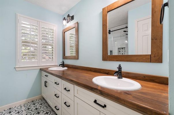Bathroom, Dual Sink Vanities, Interior