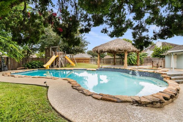 Exterior, Playground, Pool