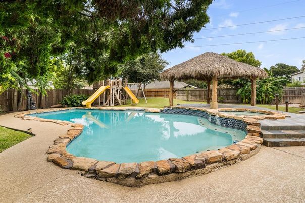 Exterior, Playground, Pool