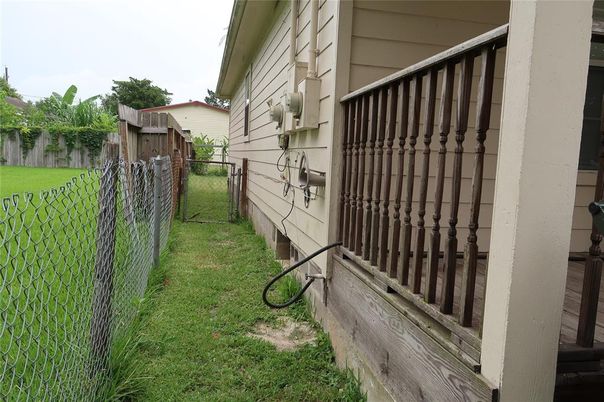 Backyard, Exterior