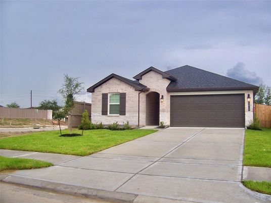 Attached, Exterior, Facade, Brick Traditional
