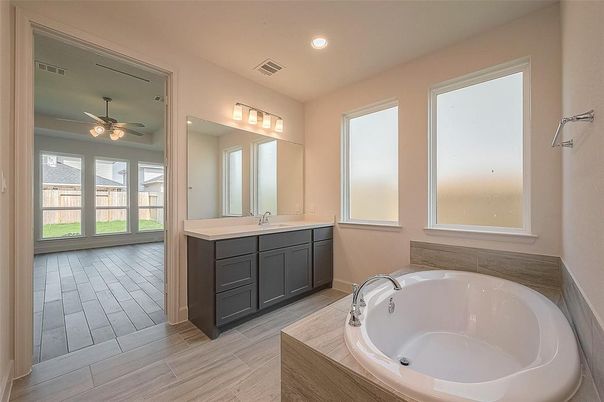 Bathroom, Dual Sink Vanities, Interior, Recessed Lighting