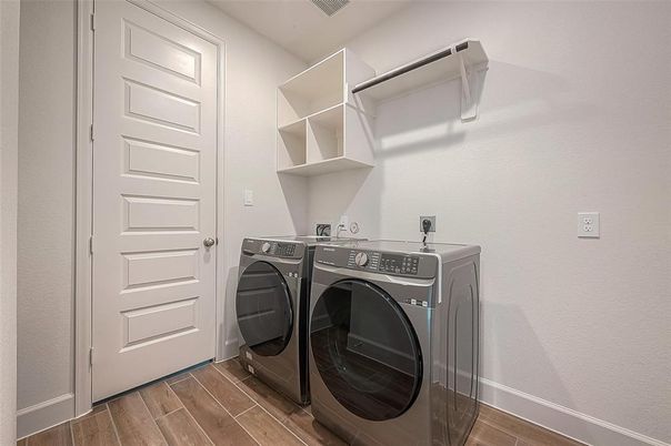 Interior, Washer, Wood Texture Flooring