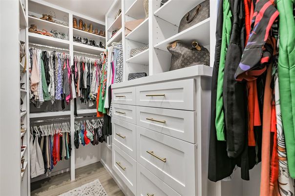Interior, Walk-in Closets, Wood Texture Flooring
