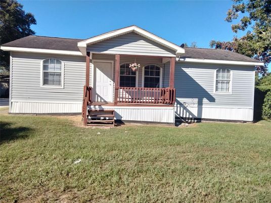 Backyard, Exterior, Facade, Ranch