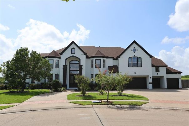 Attached, Exterior, Facade, French Provincial