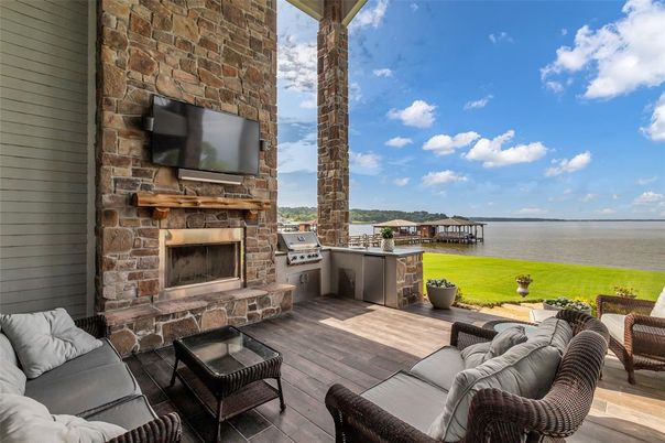 Exterior, Fireplace, Water