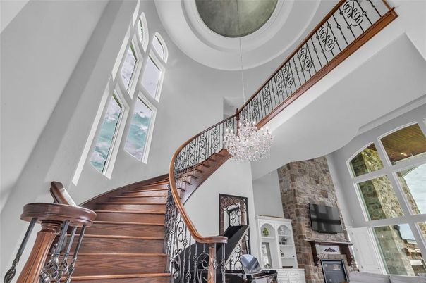 Chandelier, Fireplace, Interior, Piano