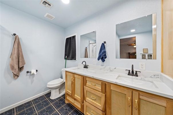 Bathroom, Dual Sink Vanities, Interior, Recessed Lighting
