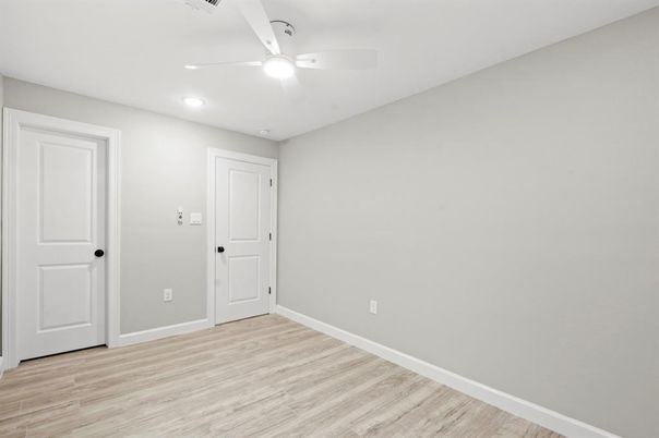 Empty room, Interior, Recessed Lighting, Wood Texture Flooring