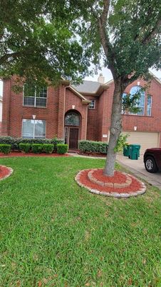 Backyard, Exterior, Facade, Brick Facade, Brick Traditional