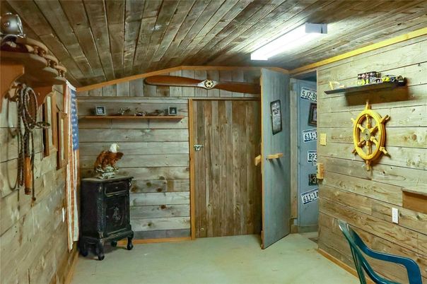 Empty room, Interior, Wooden Ceilings, Wooden Walls