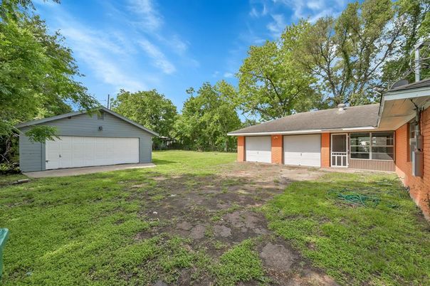 Backyard, Detached Garage, Exterior