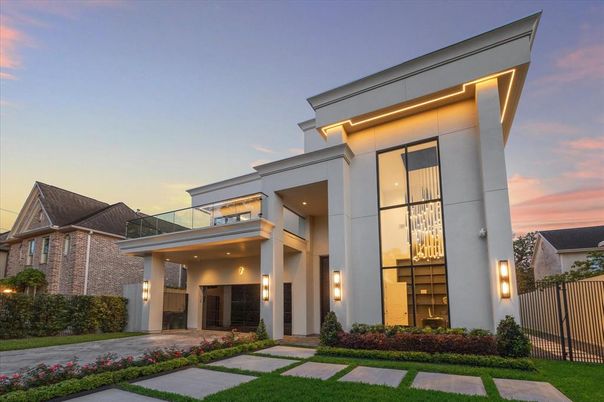 Exterior, Facade, Modern
