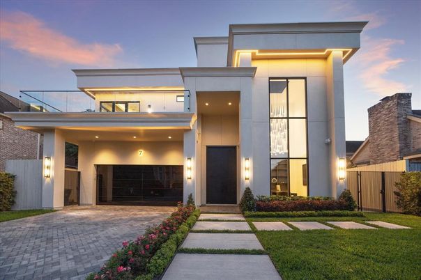 Attached, Exterior, Facade, Modern
