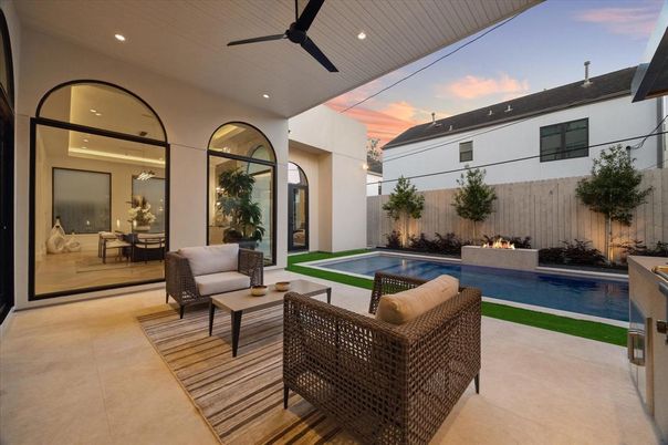 Exterior, Pool, Recessed Lighting