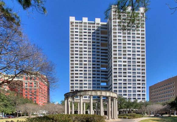 Exterior, Facade, Highrise