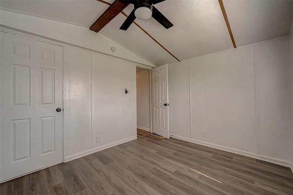 Empty room, Interior, Recessed Lighting, Wooden Beams, Wood Texture Flooring