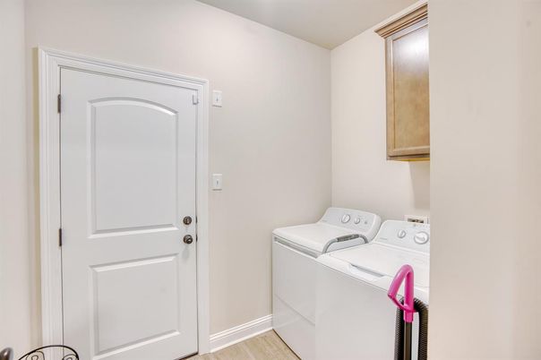 Interior, Washer, Wood Texture Flooring