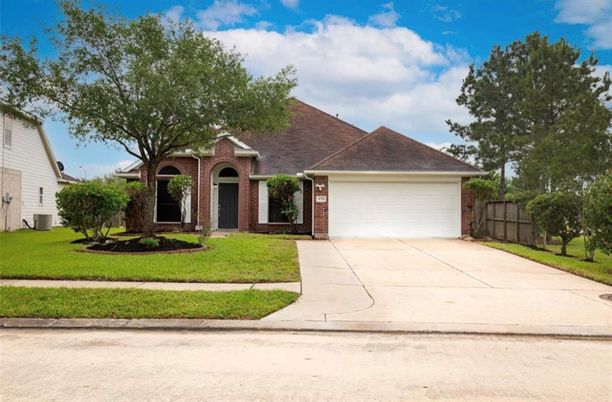 Attached, Exterior, Facade, Brick Facade, Ranch