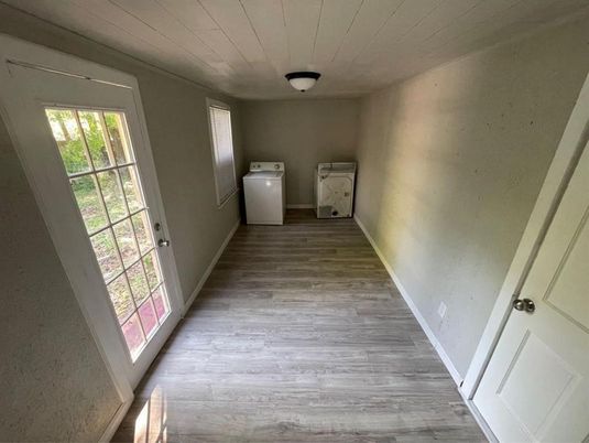 Interior, Washer, Wood Texture Flooring