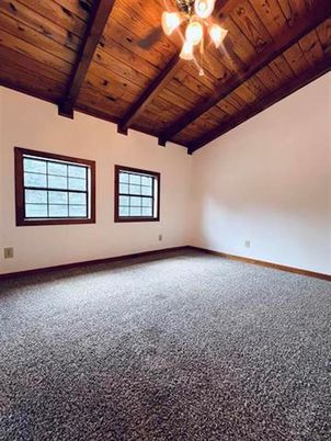 Empty room, Interior, Wooden Beams, Wooden Ceilings