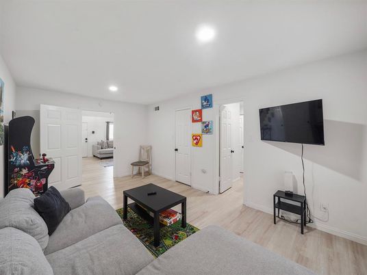 Interior, Living room, Recessed Lighting, Wood Texture Flooring