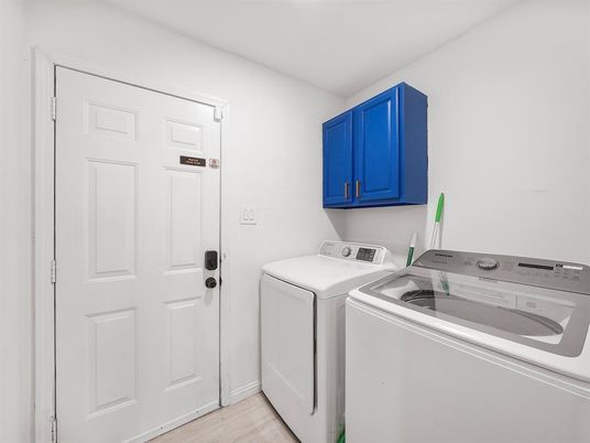 Interior, Washer, Wood Texture Flooring