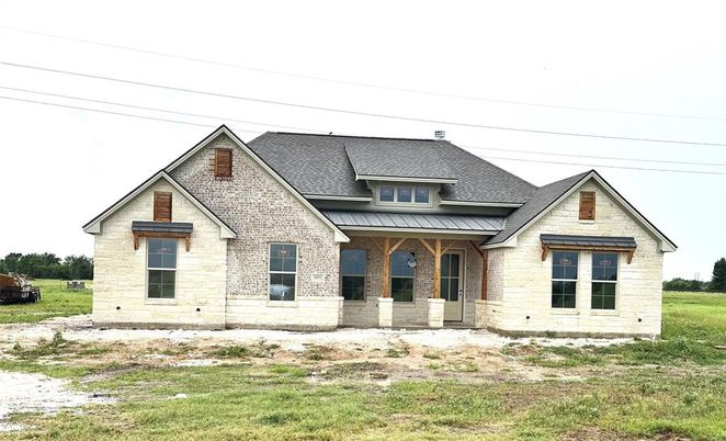Exterior, Facade, Brick Facade, Brick Traditional