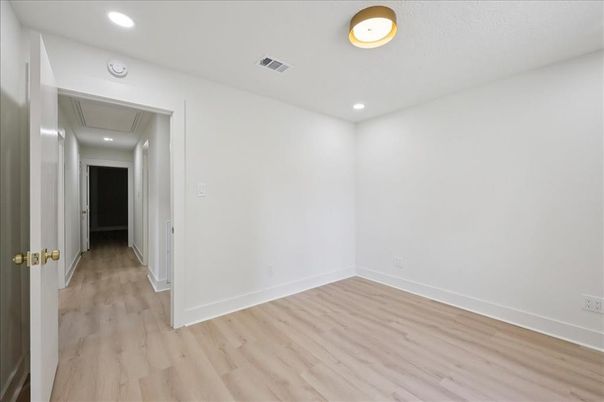 Empty room, Interior, Recessed Lighting, Wood Texture Flooring
