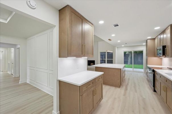 Interior, Kitchen, Recessed Lighting, Wood Texture Flooring