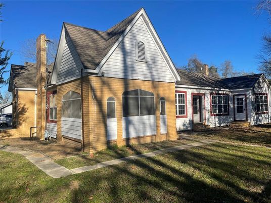 Exterior, Facade, Brick Facade, Cape Cod