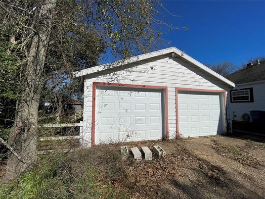 Detached Garage, Exterior