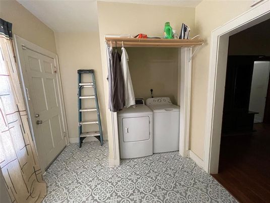 Interior, Utility Closets, Washer, Wood Texture Flooring