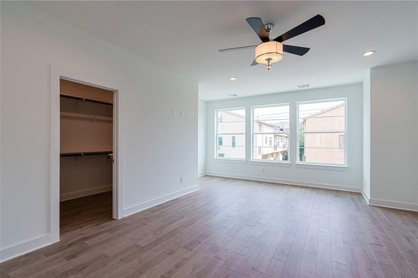 Empty room, Interior, Recessed Lighting, Wood Texture Flooring