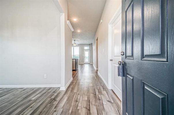 Interior, Recessed Lighting, Wood Texture Flooring