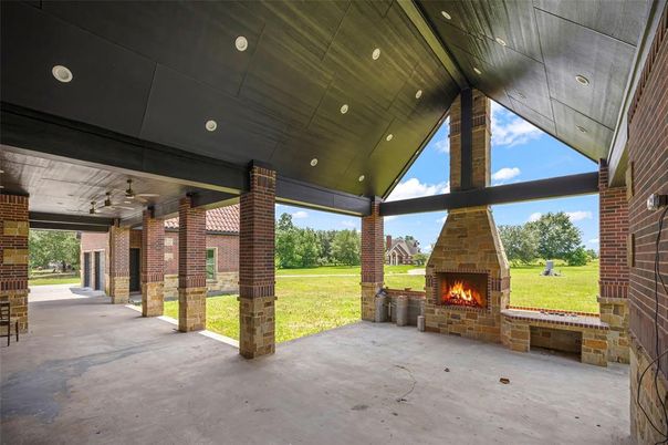 Exterior, Fireplace