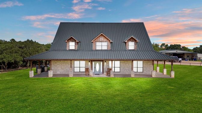 Backyard, Exterior, Facade, Farmhouse