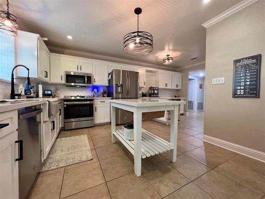 Interior, Kitchen, Pendant Lights, Recessed Lighting, Stainless Steel Appliances