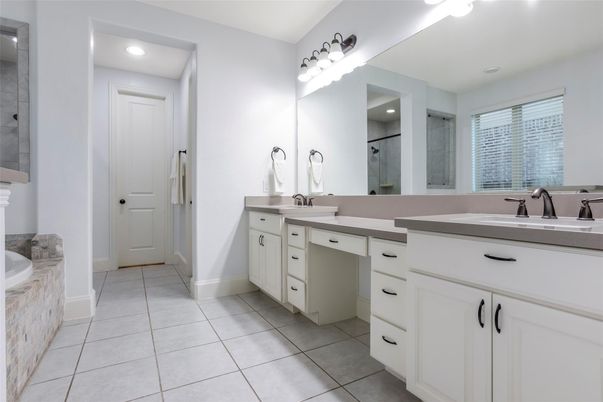 Bathroom, Dual Sink Vanities, Interior, Recessed Lighting