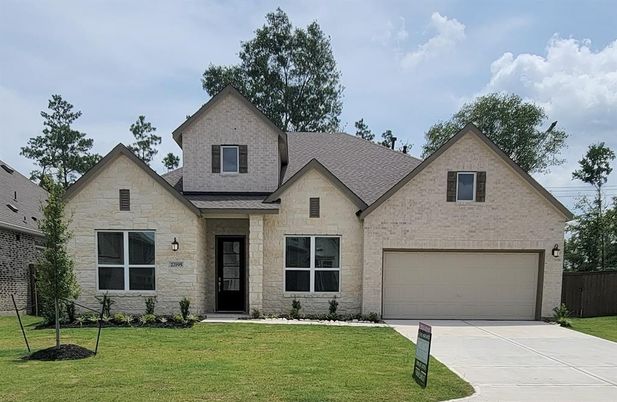 Attached, Exterior, Facade, Brick Traditional