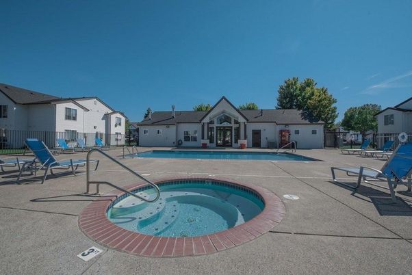 Exterior, Pool
