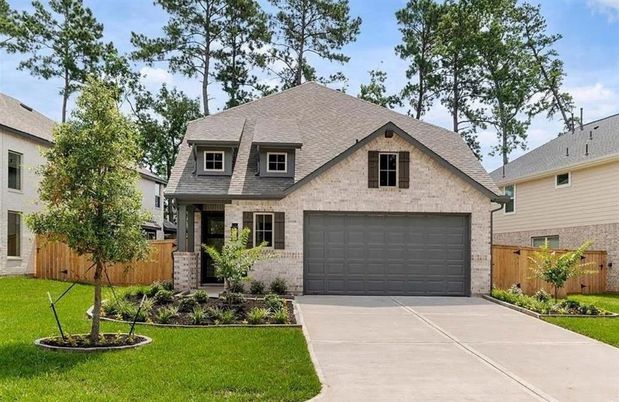 Attached, Exterior, Facade, Brick Traditional