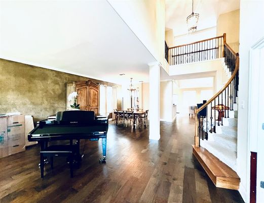 Chandelier, Dining room, Interior, Pendant Lights, Piano, Wood Texture Flooring